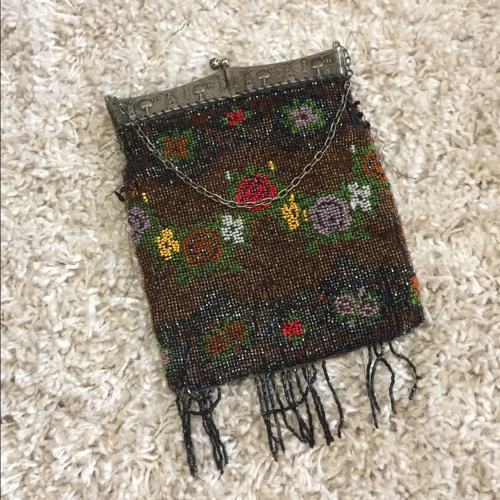 Vintage beaded flower handbag with tassels